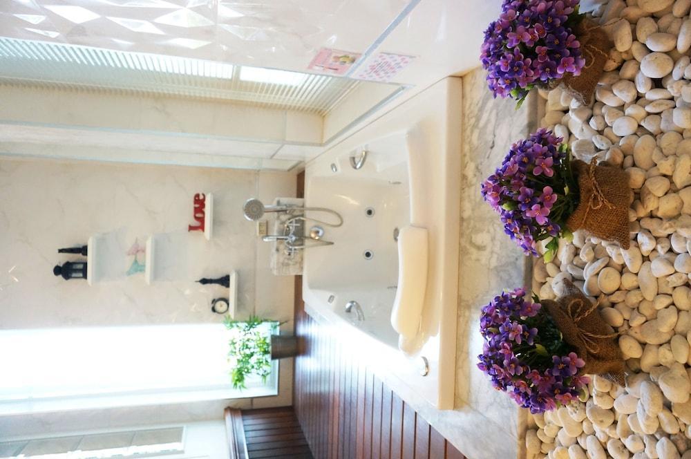 The Sea-Cret Garden Hua Hin Hotel Exterior photo